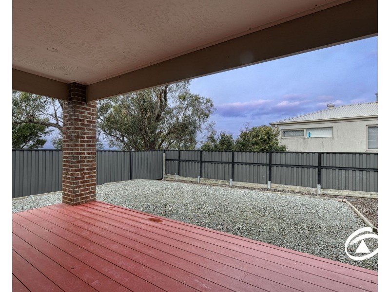 40 Bonneville Parade, Pakenham VIC 3810