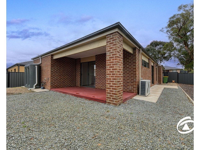 40 Bonneville Parade, Pakenham VIC 3810