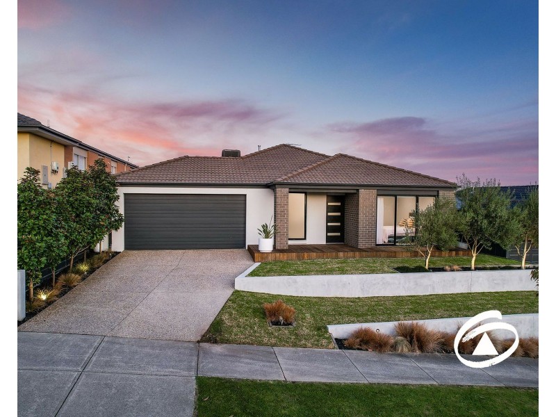 16 Summit Drive, Pakenham VIC 3810
