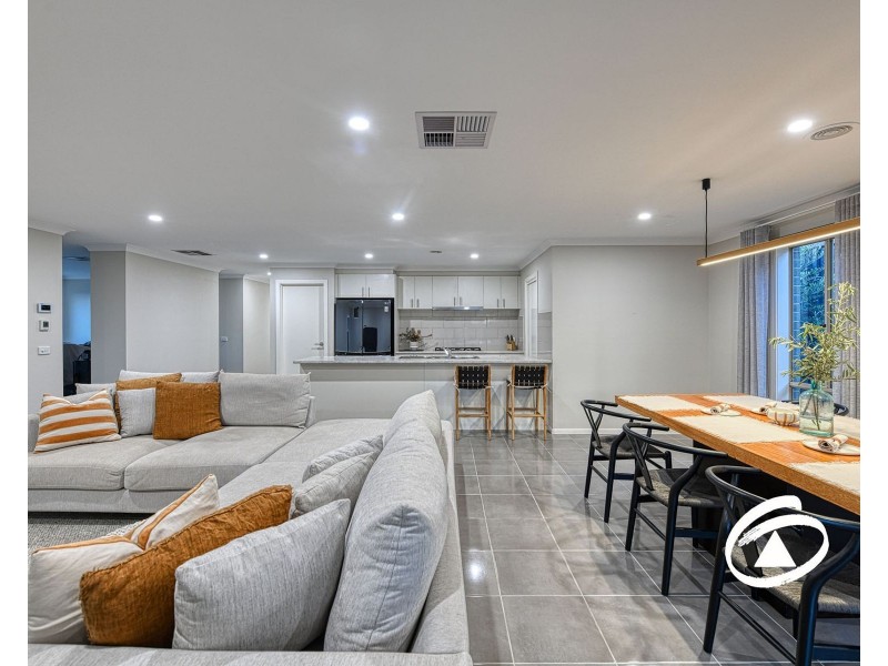 16 Summit Drive, Pakenham VIC 3810