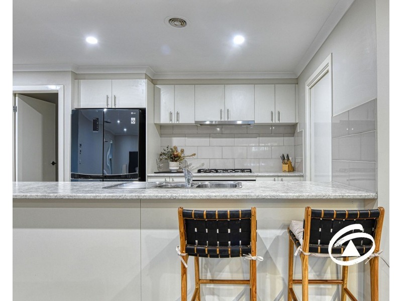 16 Summit Drive, Pakenham VIC 3810