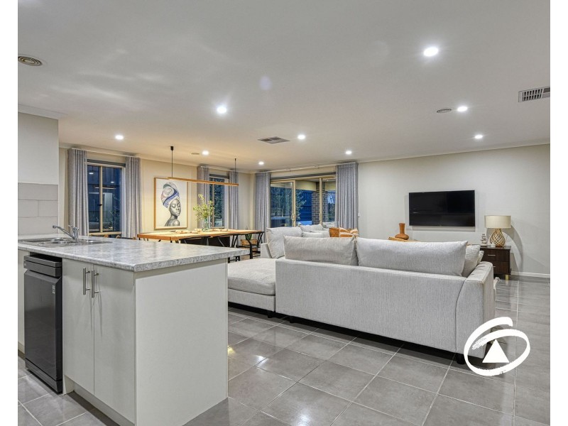 16 Summit Drive, Pakenham VIC 3810