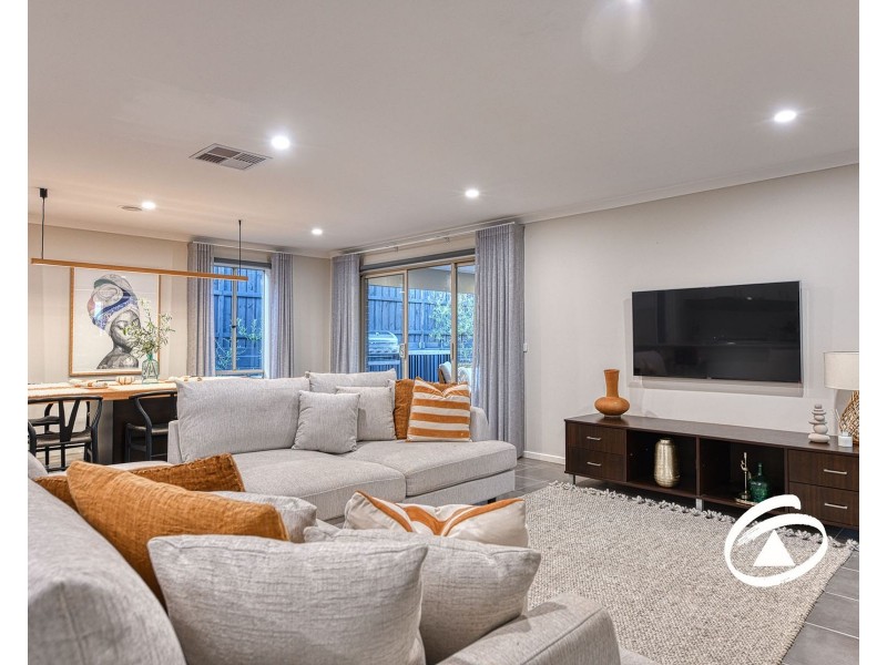 16 Summit Drive, Pakenham VIC 3810