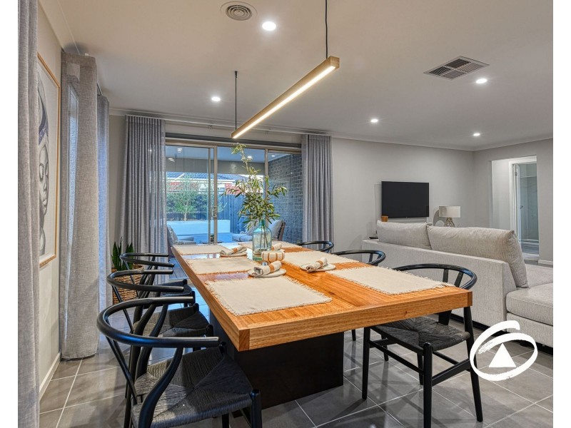 16 Summit Drive, Pakenham VIC 3810