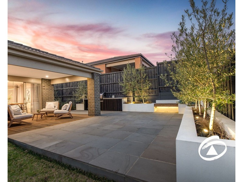 16 Summit Drive, Pakenham VIC 3810