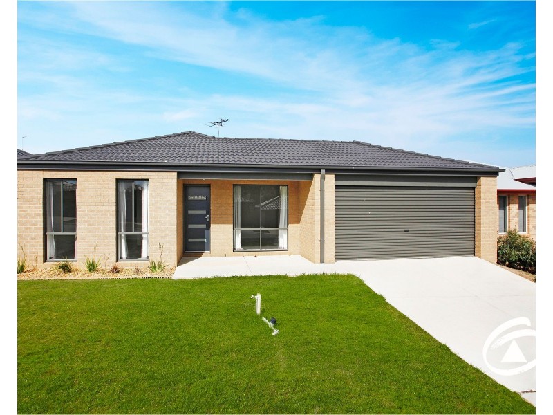 7 Doonie Way, Pakenham VIC 3810