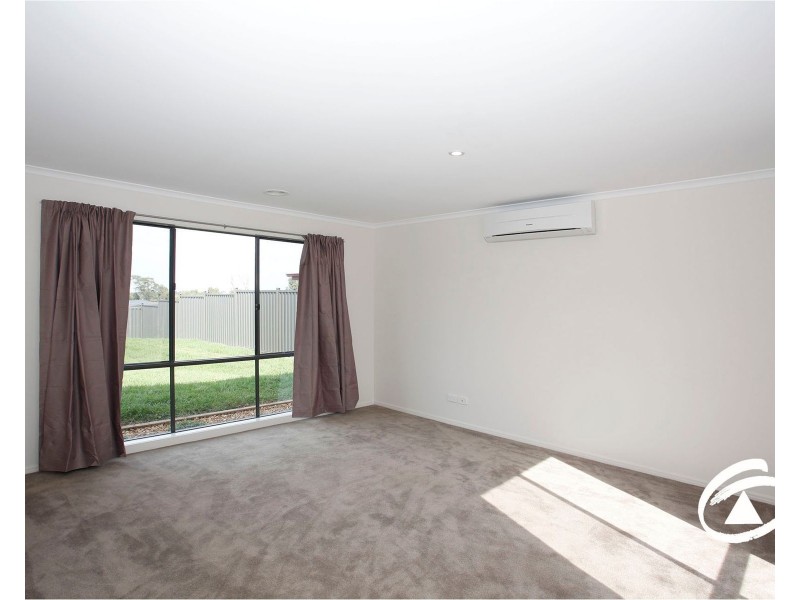 7 Doonie Way, Pakenham VIC 3810
