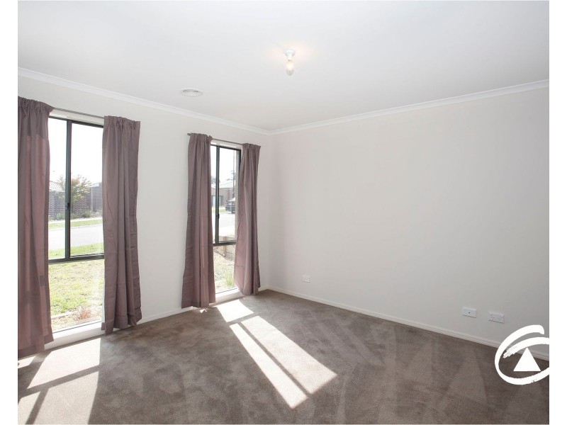 7 Doonie Way, Pakenham VIC 3810