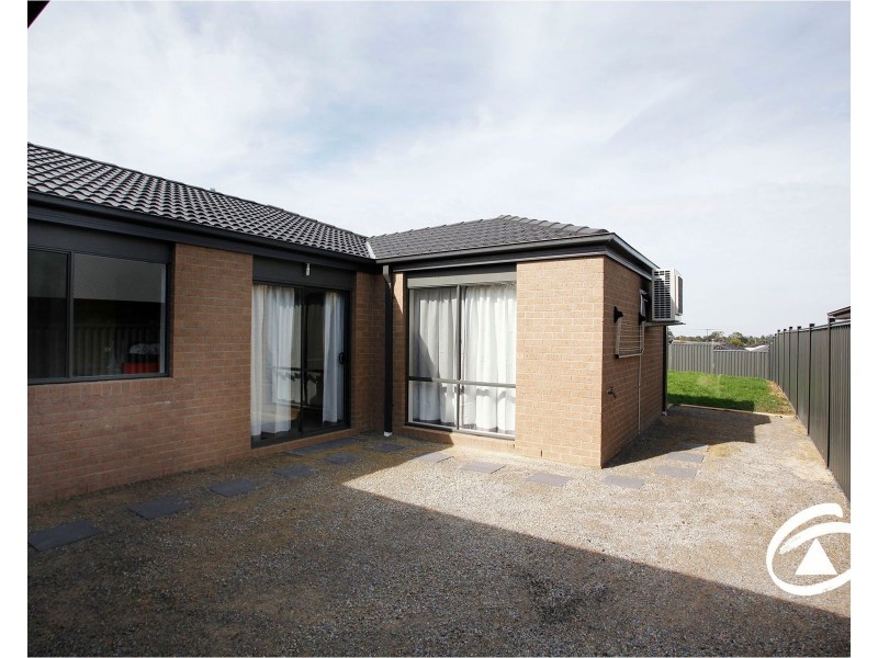7 Doonie Way, Pakenham VIC 3810