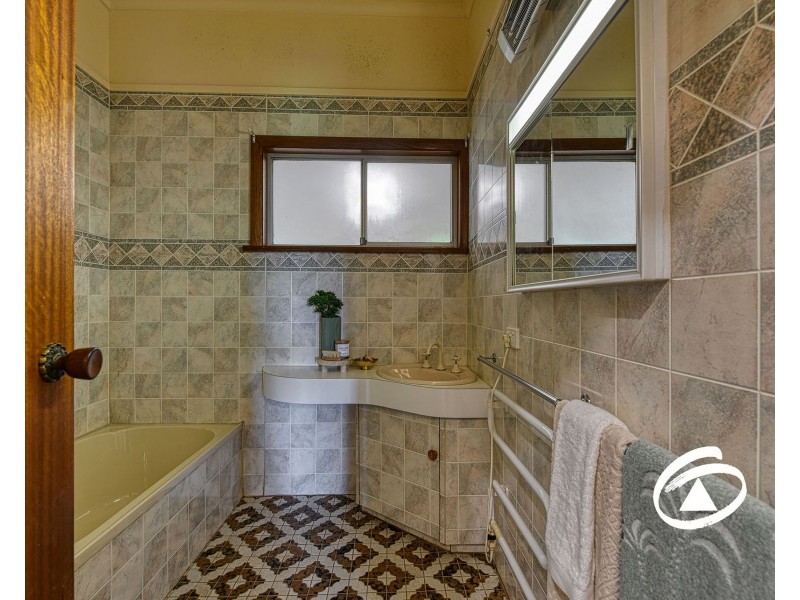 337 Railway Avenue, Garfield VIC 3814