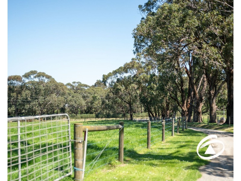 337 Railway Avenue, Garfield VIC 3814