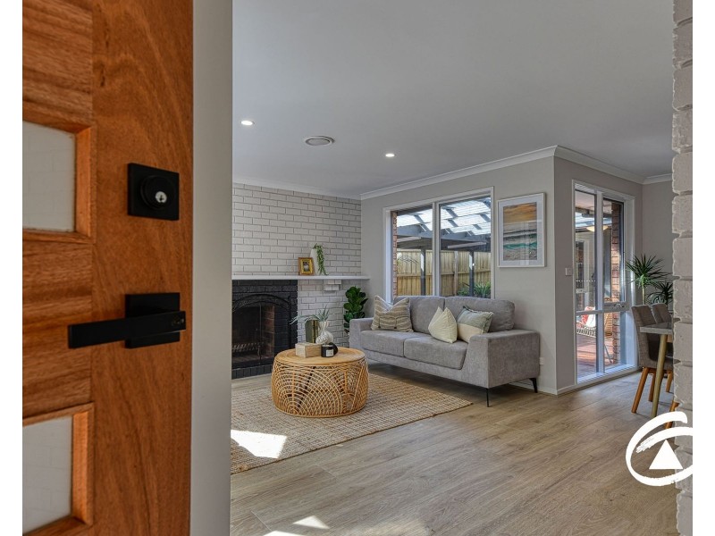 68 Lake View Drive, Narre Warren South VIC 3805