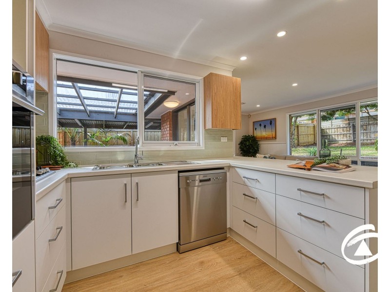 68 Lake View Drive, Narre Warren South VIC 3805