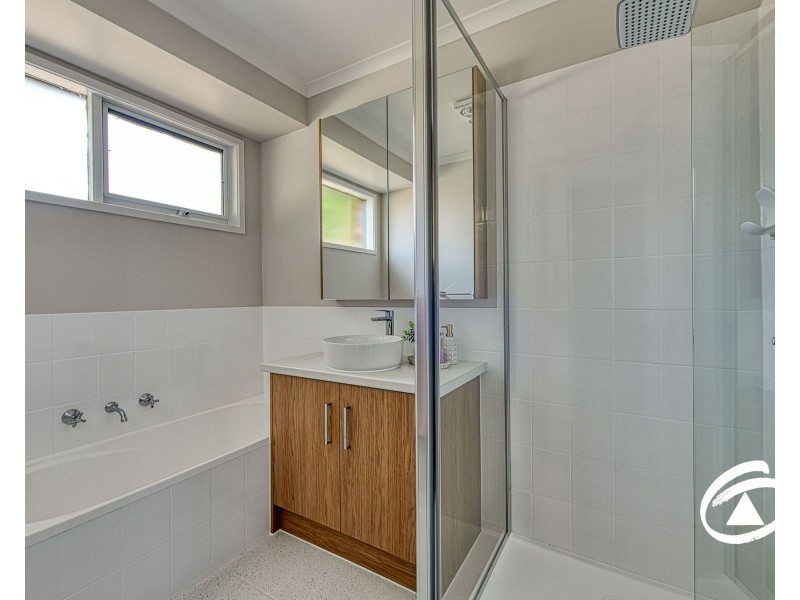 68 Lake View Drive, Narre Warren South VIC 3805