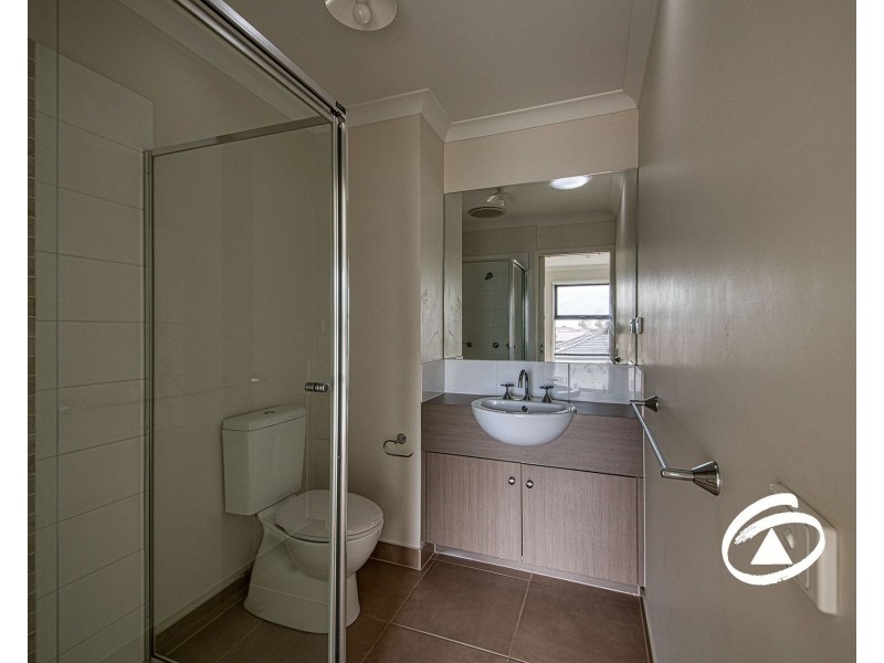 10 Jade Walk, Officer VIC 3809