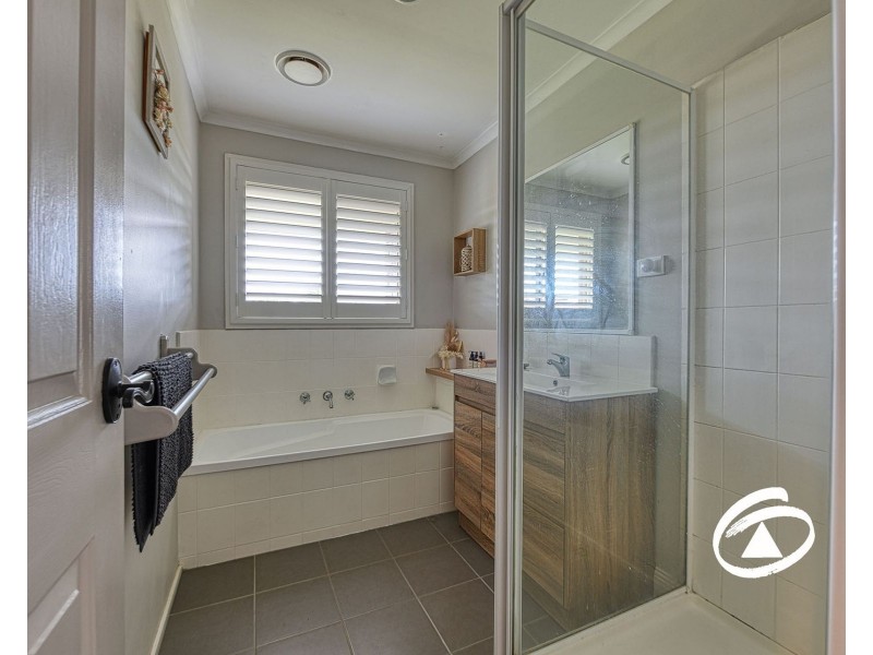 73 Eagle Drive, Pakenham VIC 3810