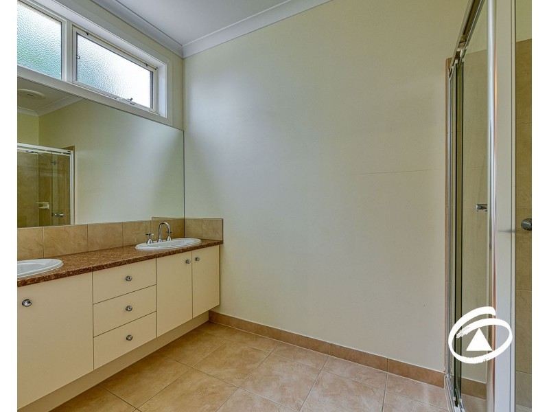 21 Victoria Place, Pakenham VIC 3810