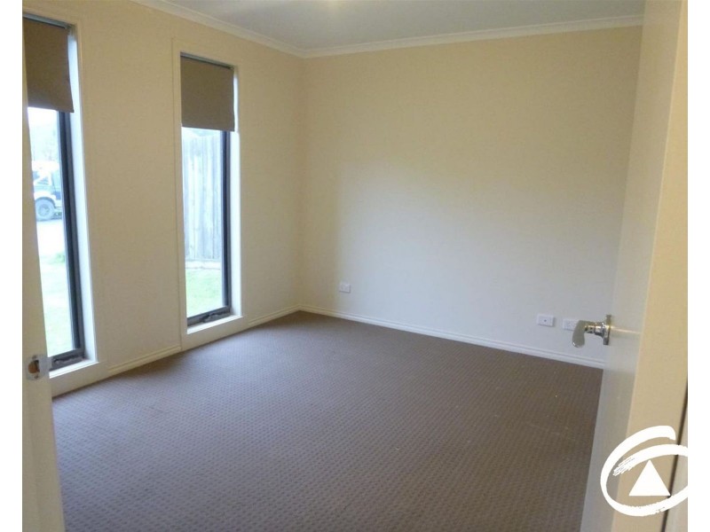 1 Doonie Way, Pakenham VIC 3810
