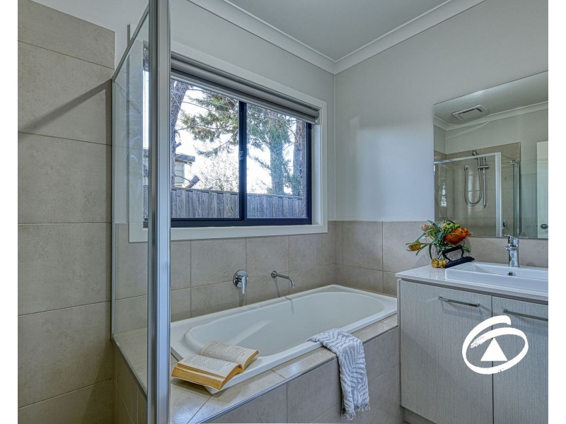 8 Statesman Close, Beaconsfield VIC 3807