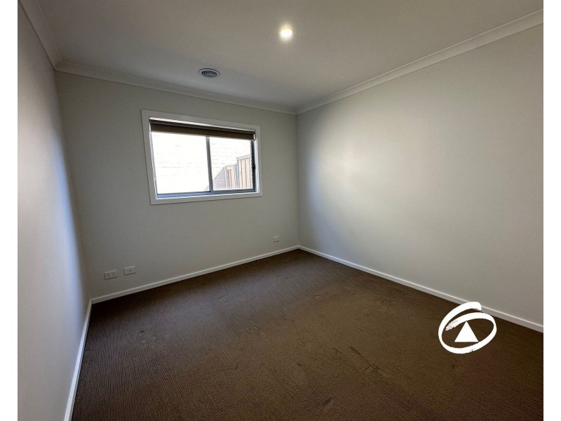 14 Kenana Street, Clyde North VIC 3978