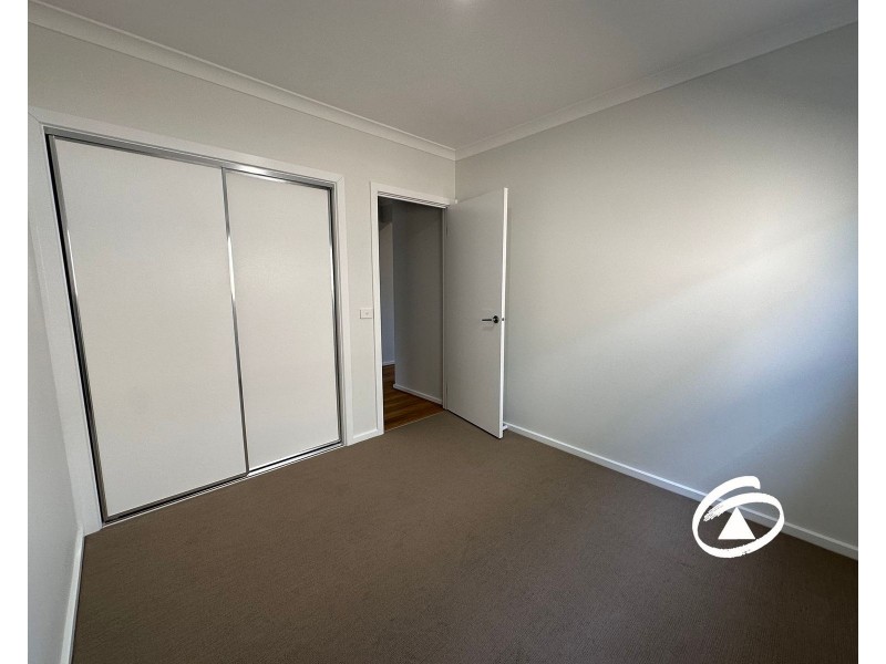 14 Kenana Street, Clyde North VIC 3978