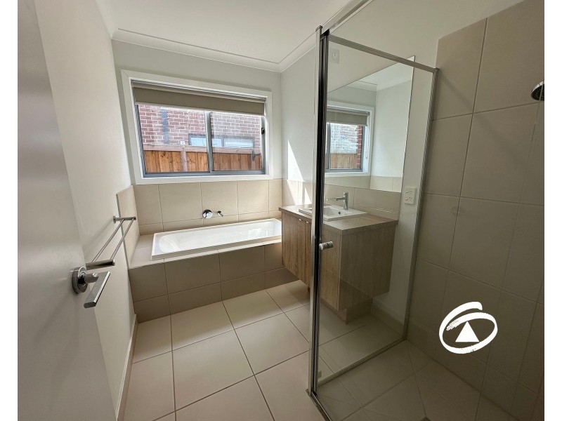 14 Kenana Street, Clyde North VIC 3978