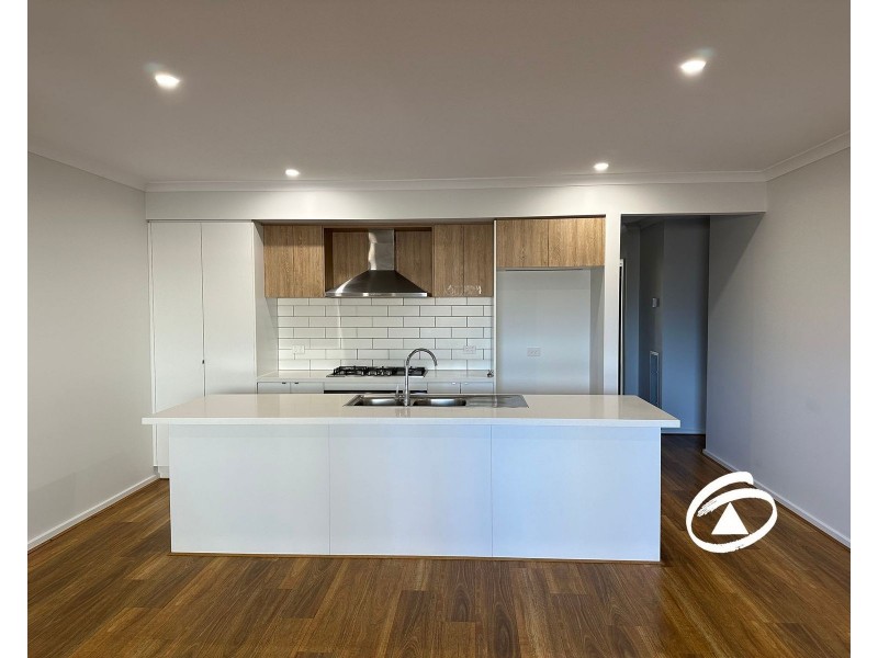 14 Kenana Street, Clyde North VIC 3978