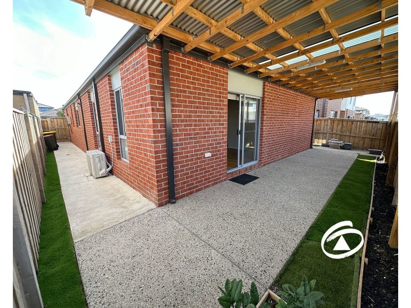 14 Kenana Street, Clyde North VIC 3978