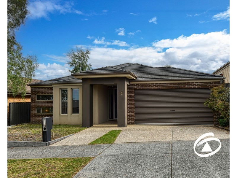 13 Bonneville Parade, Pakenham VIC 3810