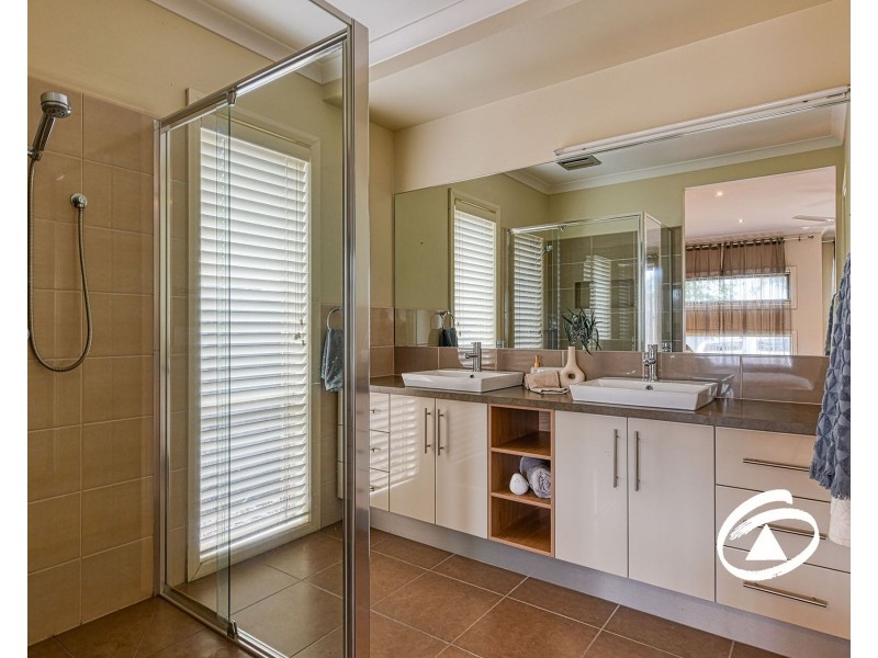 13 Bonneville Parade, Pakenham VIC 3810