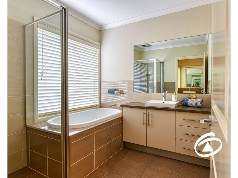 13 Bonneville Parade, Pakenham VIC 3810