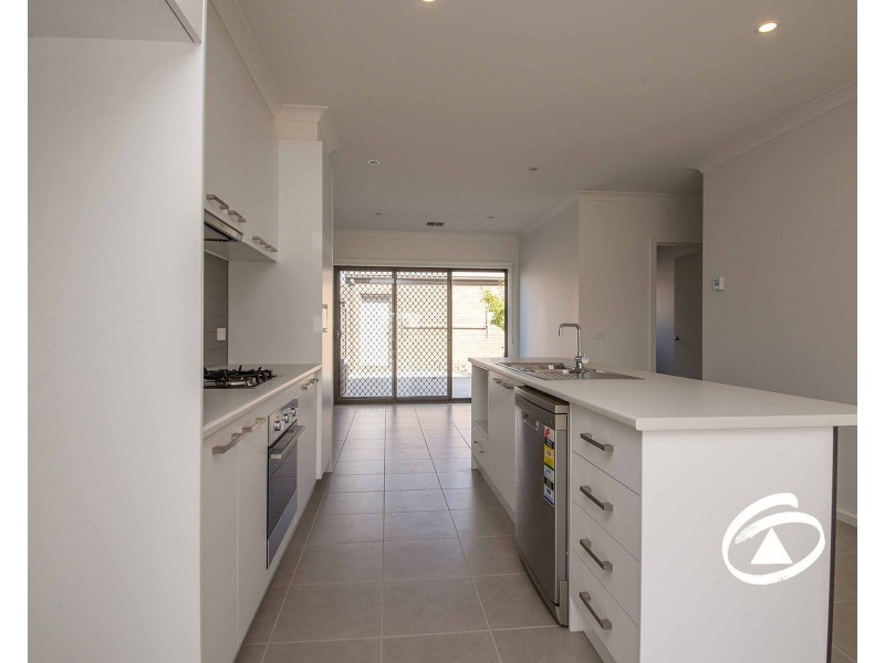 37/23 Atlantic Drive, Pakenham VIC 3810