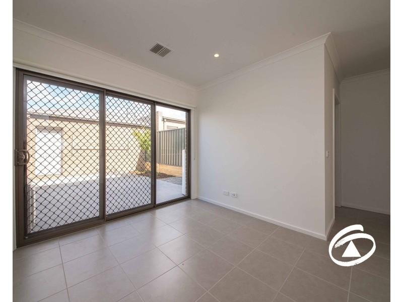 37/23 Atlantic Drive, Pakenham VIC 3810