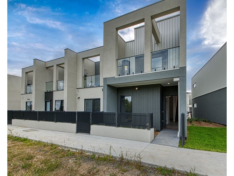 37 Travertine Loop, Berwick VIC 3806