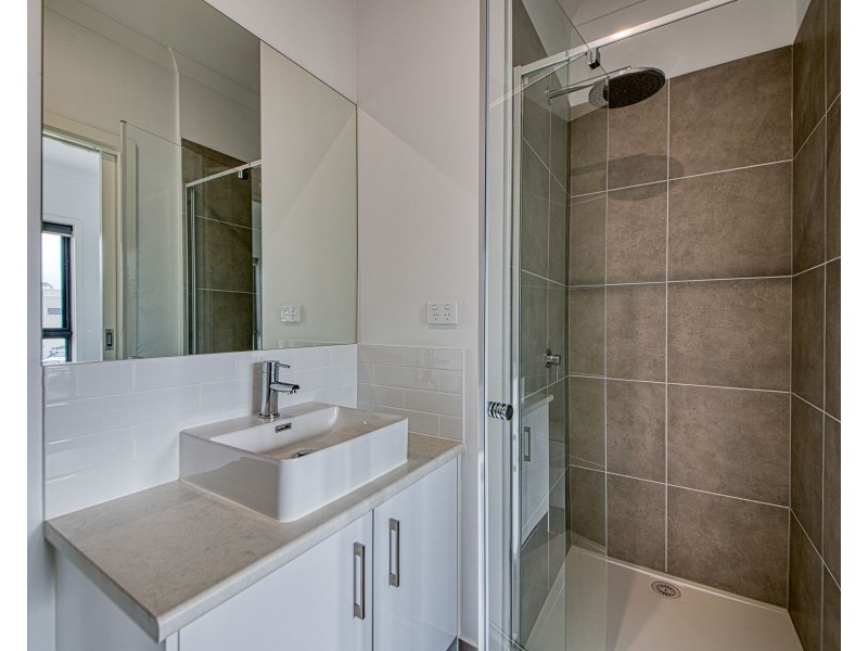 37 Travertine Loop, Berwick VIC 3806