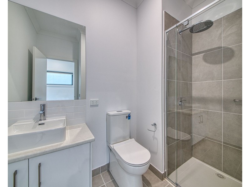 37 Travertine Loop, Berwick VIC 3806