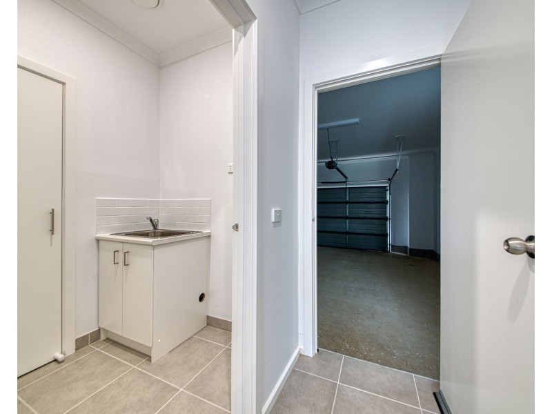 37 Travertine Loop, Berwick VIC 3806