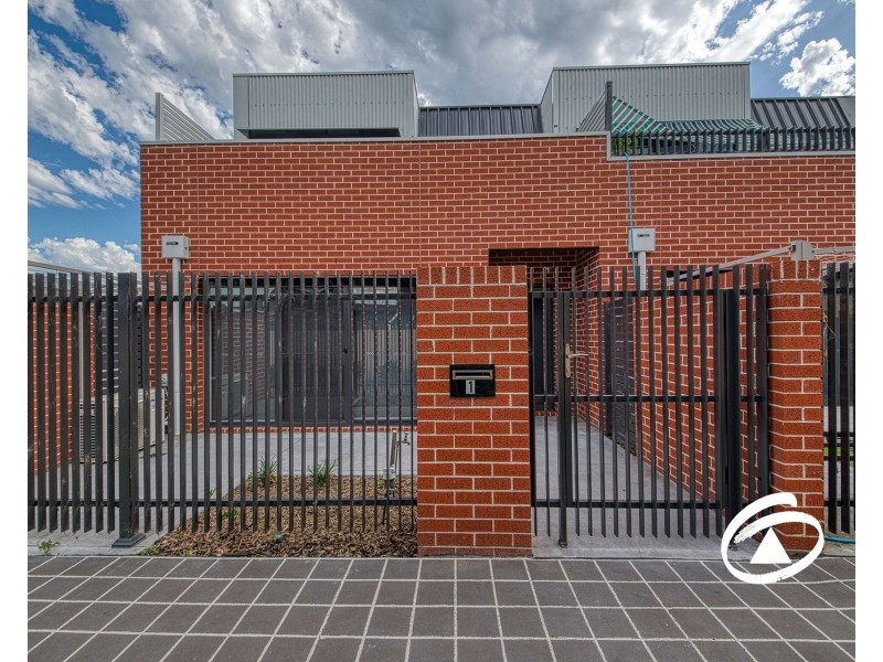 1 Codrus Walk, Pakenham VIC 3810