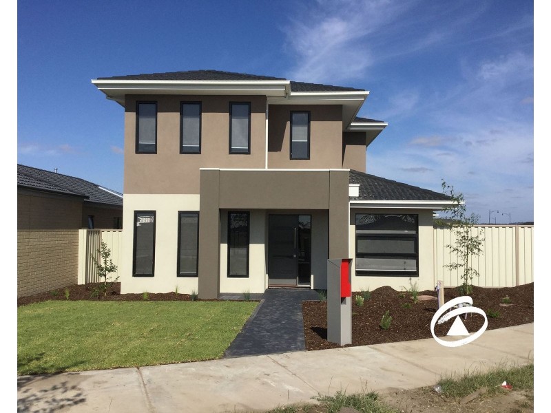 15 Greenfield Lane, Pakenham VIC 3810