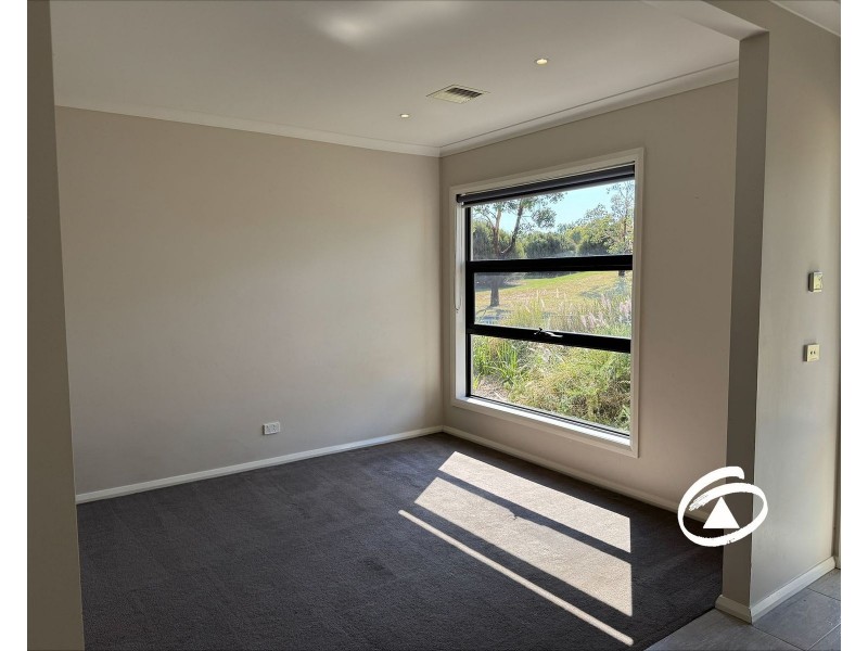 15 Greenfield Lane, Pakenham VIC 3810