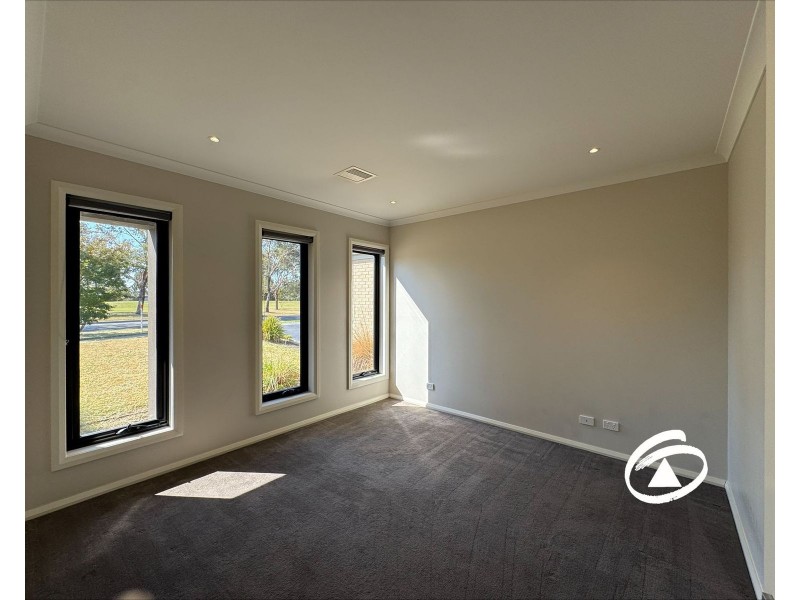 15 Greenfield Lane, Pakenham VIC 3810