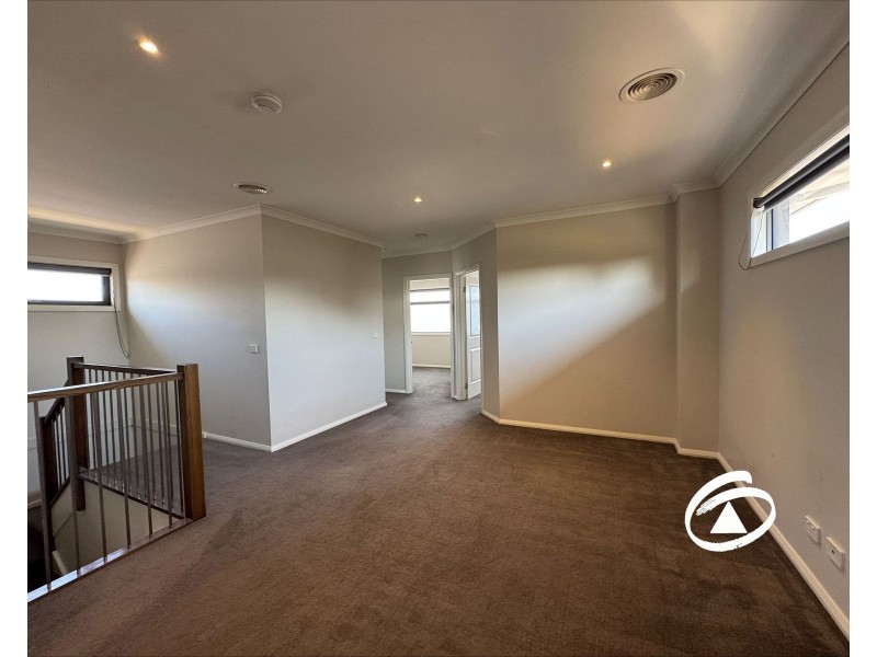 15 Greenfield Lane, Pakenham VIC 3810