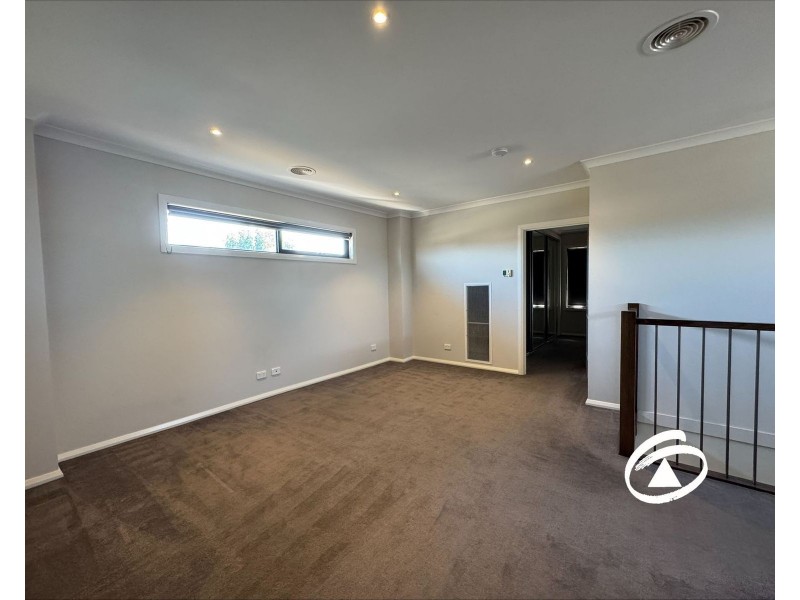 15 Greenfield Lane, Pakenham VIC 3810