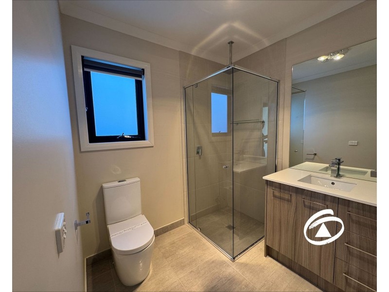 15 Greenfield Lane, Pakenham VIC 3810