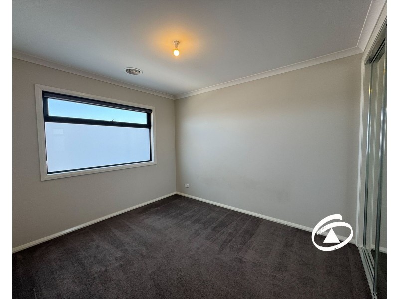 15 Greenfield Lane, Pakenham VIC 3810