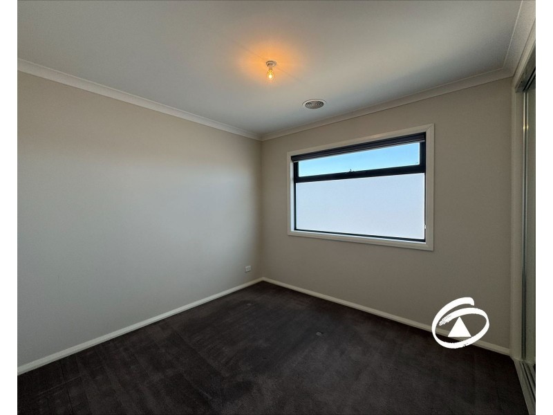 15 Greenfield Lane, Pakenham VIC 3810