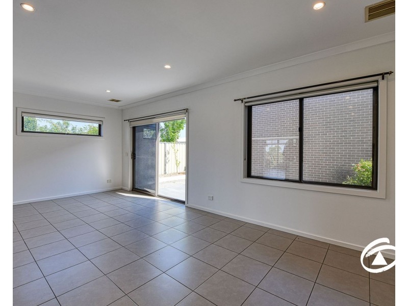 25 Atlantic Drive, Pakenham VIC 3810