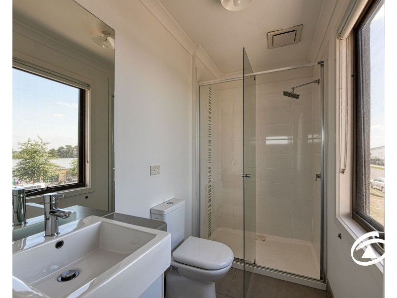 25 Atlantic Drive, Pakenham VIC 3810