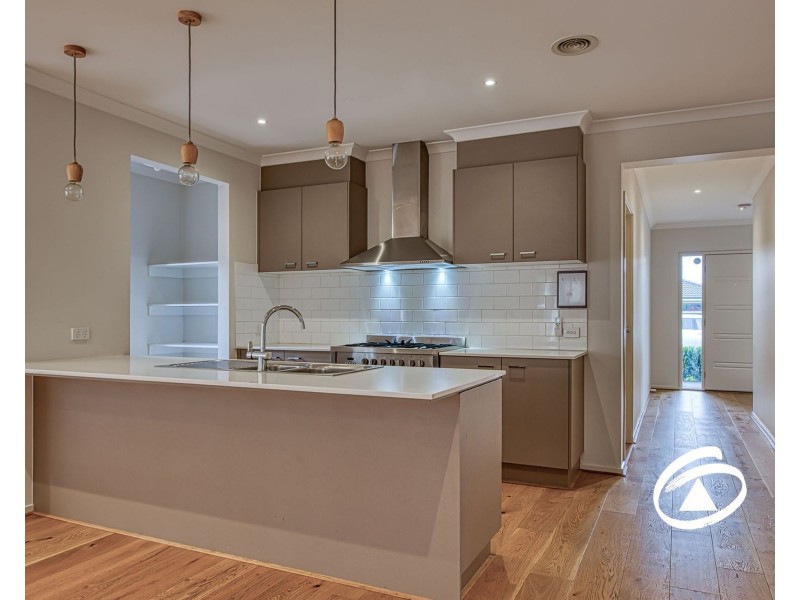 18 Cherrington Avenue, Officer VIC 3809