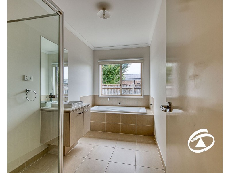 18 Cherrington Avenue, Officer VIC 3809